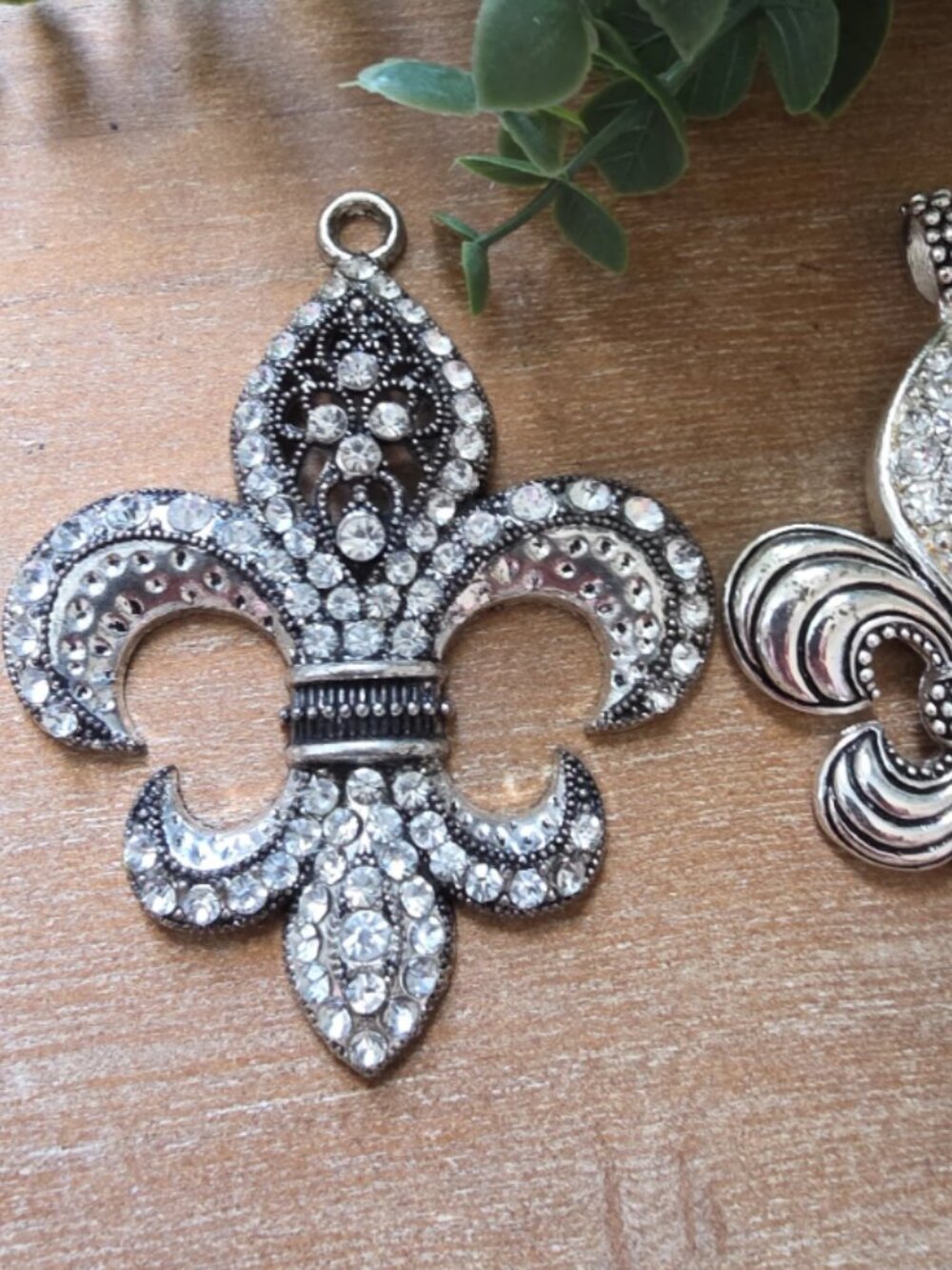 Fleur de Lis Rhinestone Charm Pendant Lot Set of 3 Silver Tone Crystal Louisiana - Picture 3 of 5